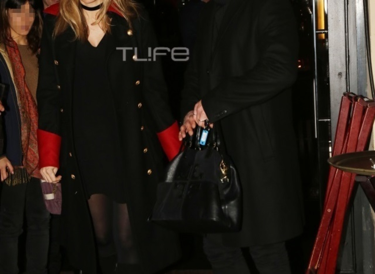 Διάσημη Ελληνίδα ηθοποιός με μίνι πριν γεννήσει!