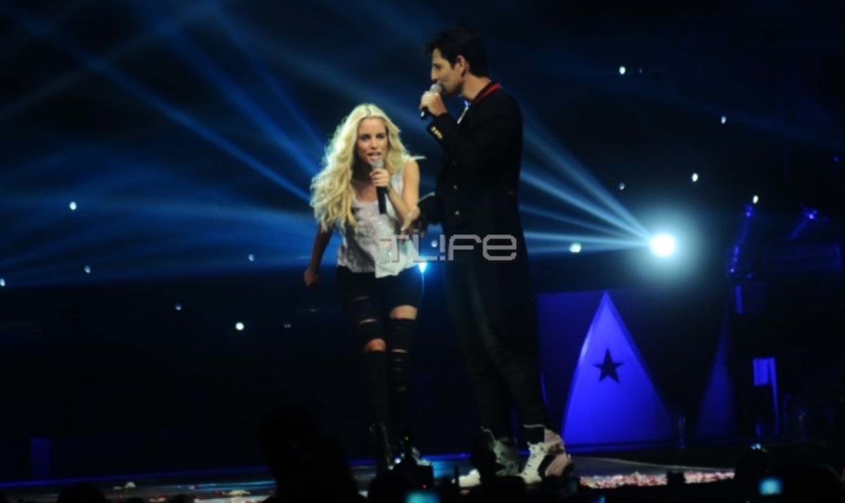 Σάκης Ρουβάς: Τι υποσχέθηκε στη Δούκισσα Νομικού επί σκηνής;