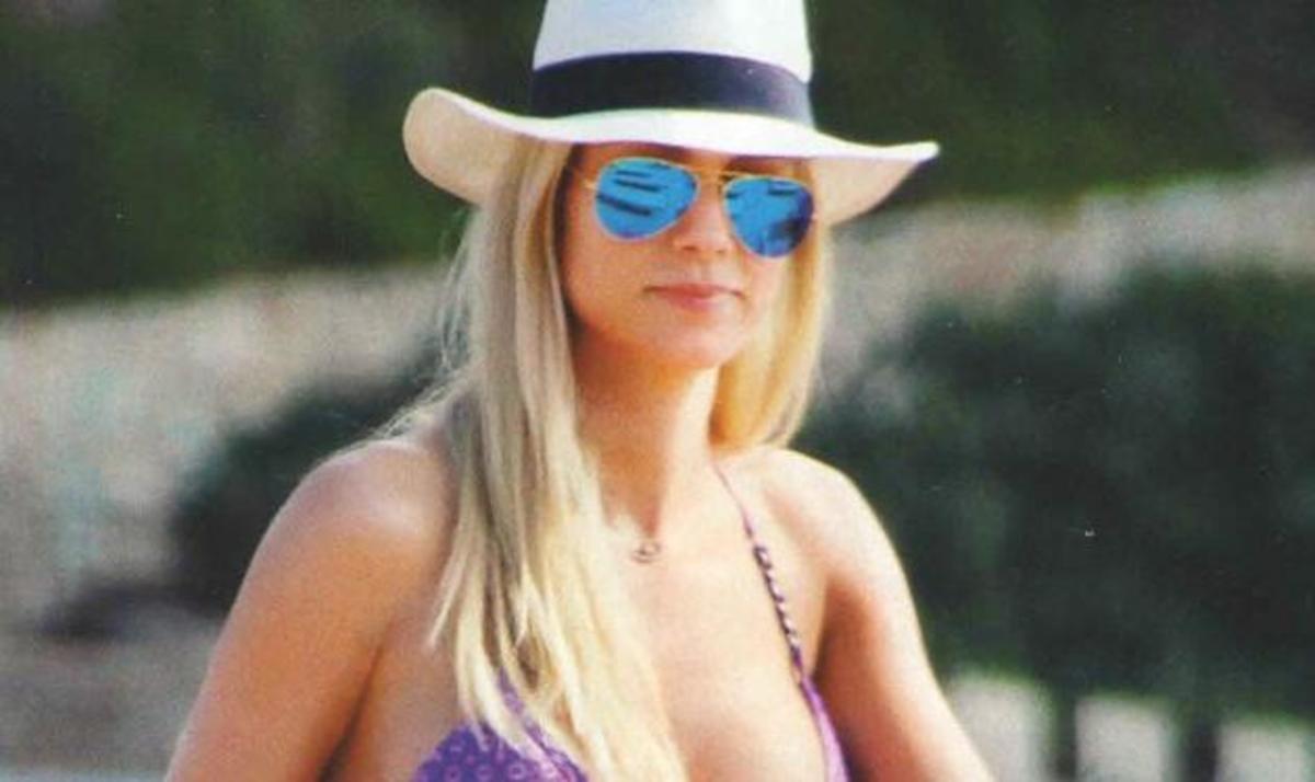 Δούκισσα Νομικού: Αναστάτωσε την παραλία με το καυτό της μπικίνι!