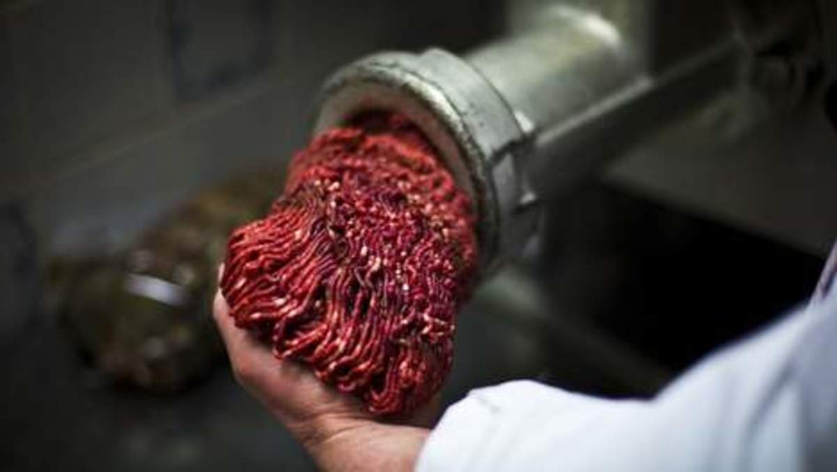 Πρόστιμο και φυλακή σε διευθυντή που πουλούσε αλογίσιο κρέας για βοδινό