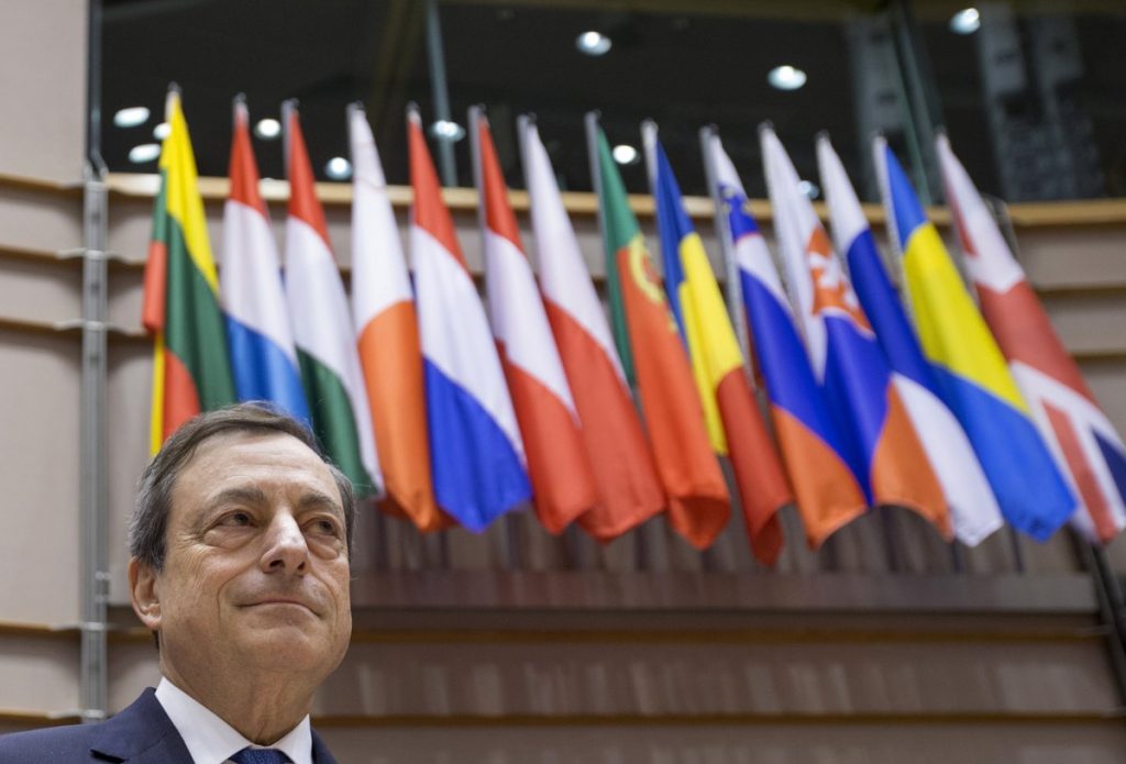 Μαστίγιο και καρότο από την ΕΚΤ! Από τη μία απαγορεύει την αγορά εντόκων και από την άλλη αυξάνει κατά 2 δισ. τον ELA για την Ελλάδα