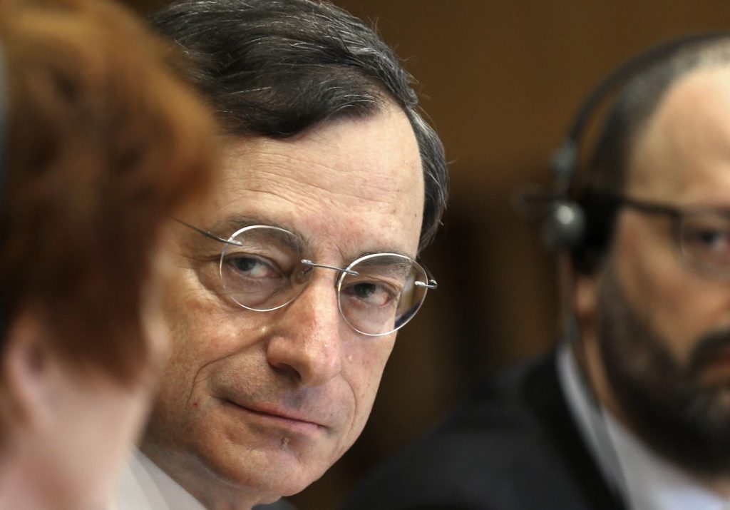 “Ξεκάθαρο όραμα” για το ευρώ ζητεί ο Ντράγκι από την ΕΕ