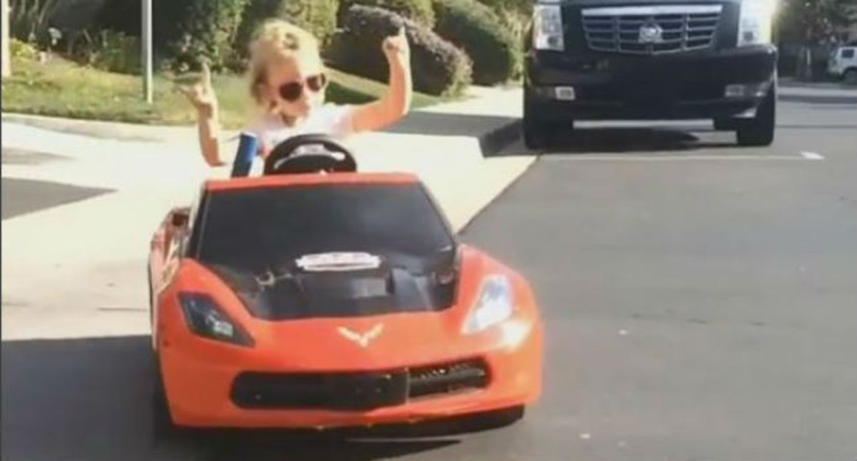 Σαρώνει στο Instagram το drifting 3χρονης με μια Chevrolet Corvette (BINTEO)
