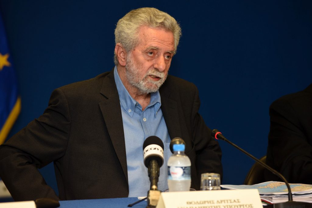 Στα “κάγκελα” οι εργαζόμενοι στα λιμάνια