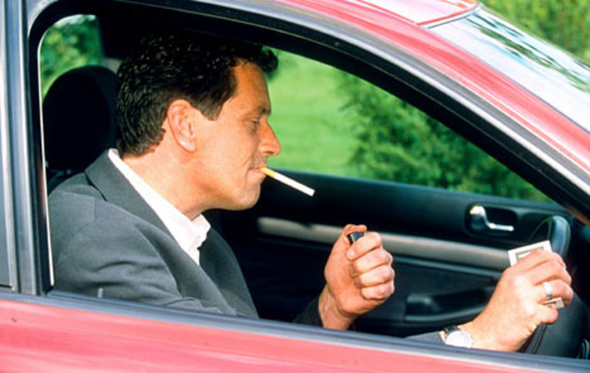 Να απαγορευτεί το κάπνισμα και στο αυτοκίνητο