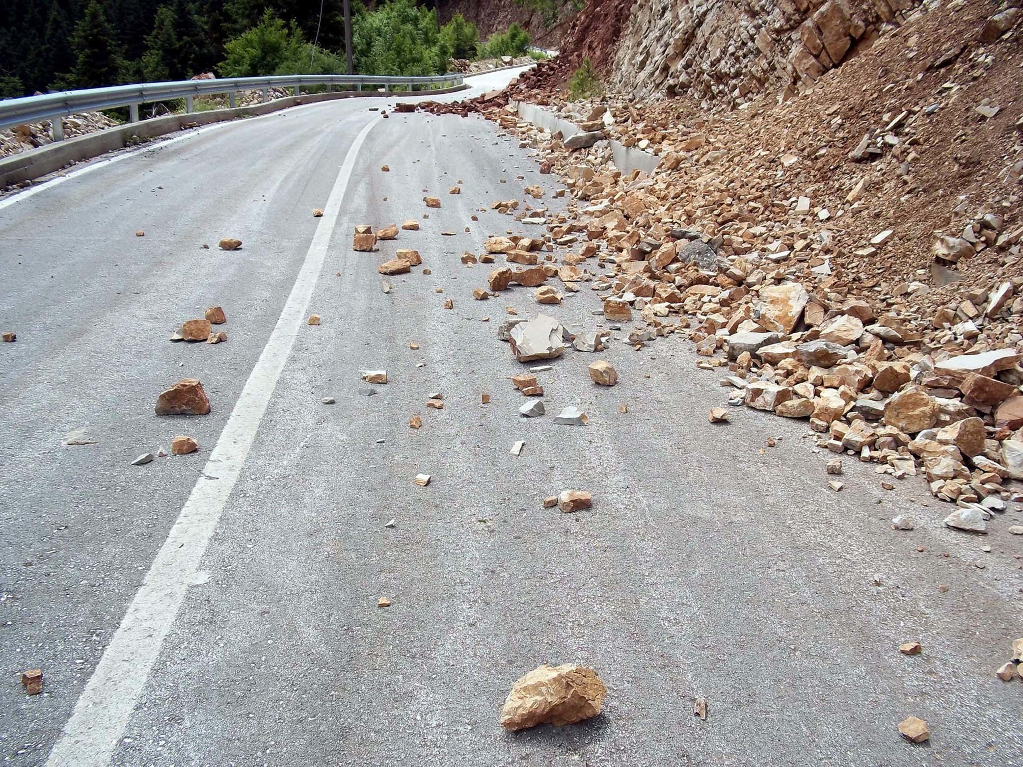 Κλειστός ο δρόμος Βέροιας-Κοζάνης λόγω κατολίσθησης