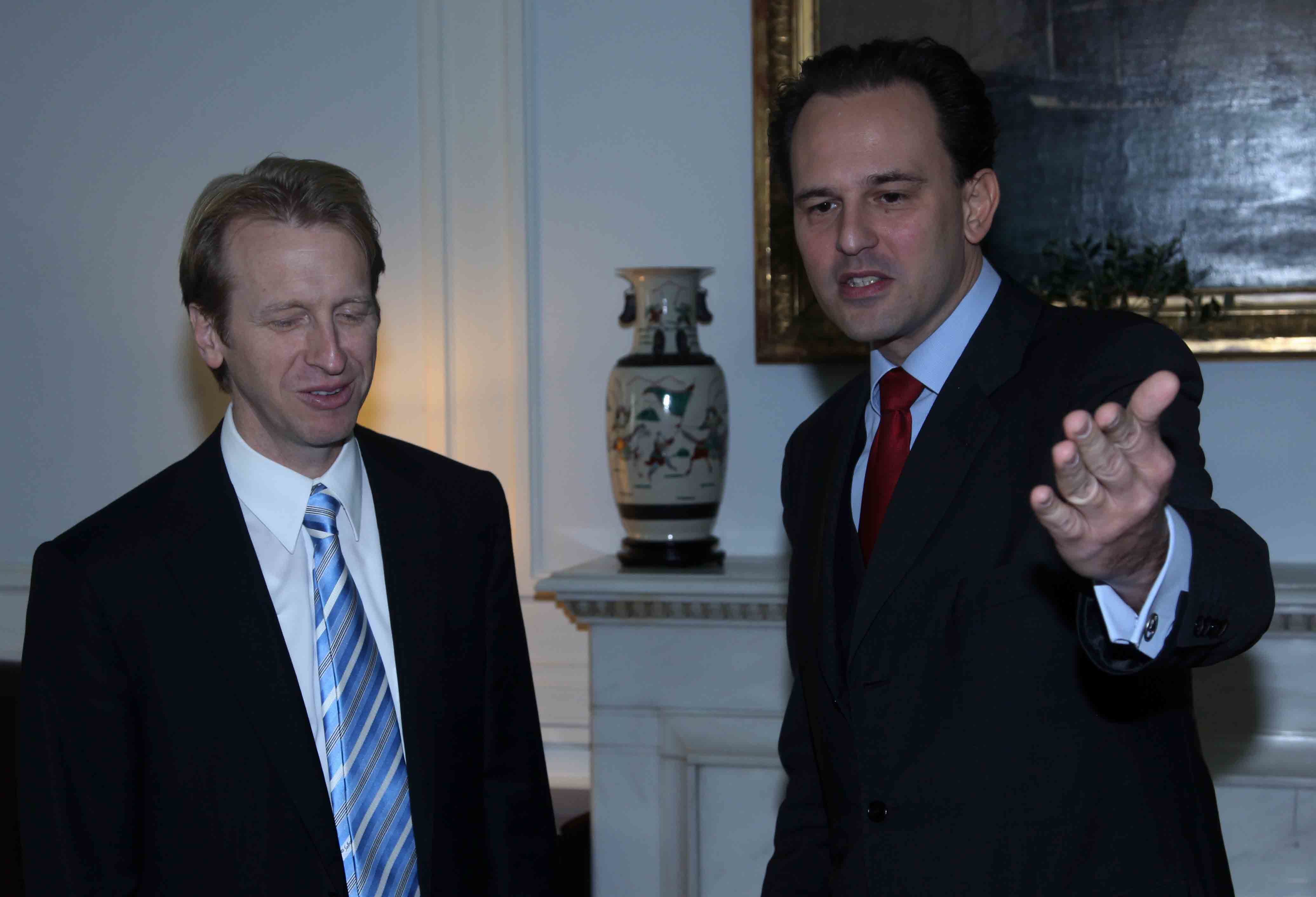 Ο αναπληρωτής υπουργός Εξωτερικών με τον Αμερικανό πρέσβη στην Αθήνα ΦΩΤΟ EUROKINISSI