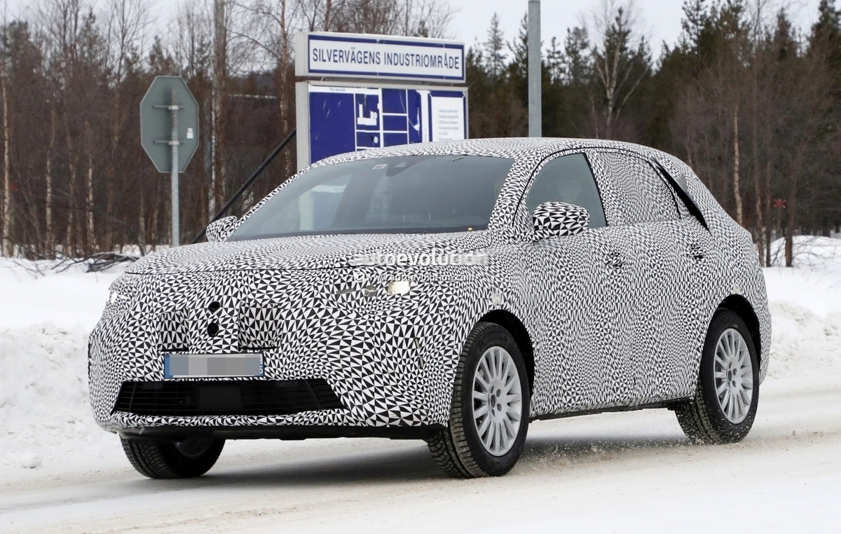 Το επερχόμενο SUV της DS, το 7 Cross, σε δοκιμές εξέλιξης