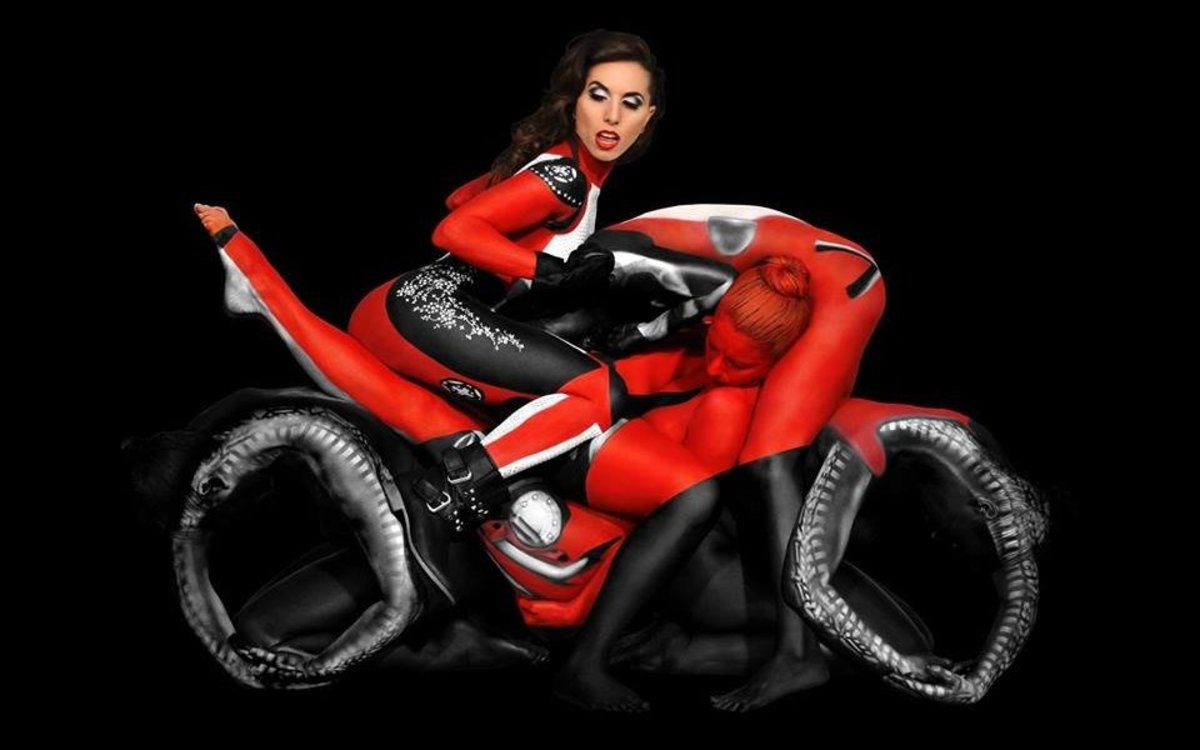 6 γυμνά γυναικεία σώματα μεταμορφώνονται στην πιο ποθητή Ducati 1199 Panigale! (VIDEO)