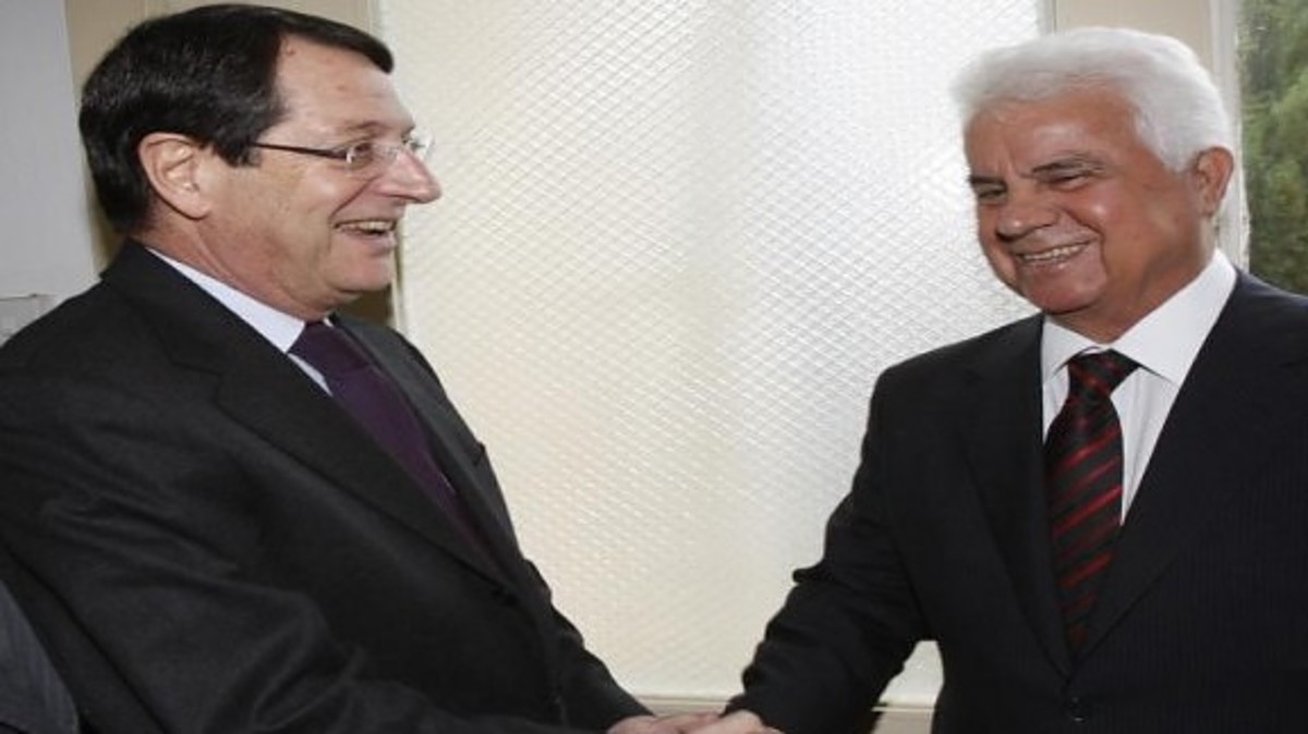 Σύσκεψη πολιτικών αρχηγών στην Κύπρο – Το διπλωματικό πόκερ για το Κυπριακό