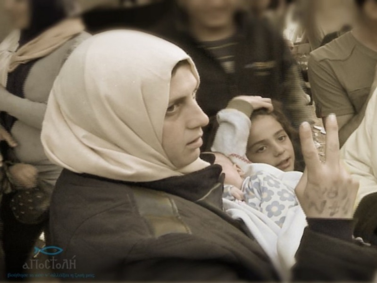 Ραγίζει καρδιές η συγκλονιστική φωτογραφία της προσφυγιάς στη Χίο