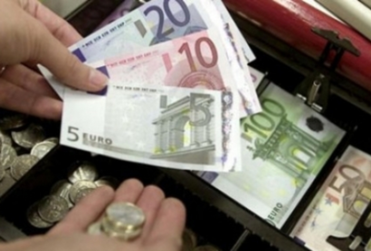 Το έλλειμμα μειώθηκε – Το έλλειμμα εμπιστοσύνης στην κυβέρνηση αυξήθηκε