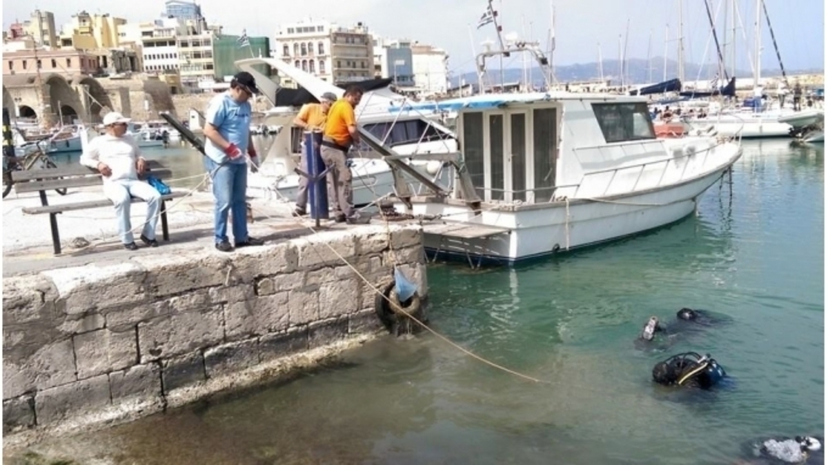 Ηράκλειο: Οι δύτες έβγαλαν… λαβράκια από τον βυθό!