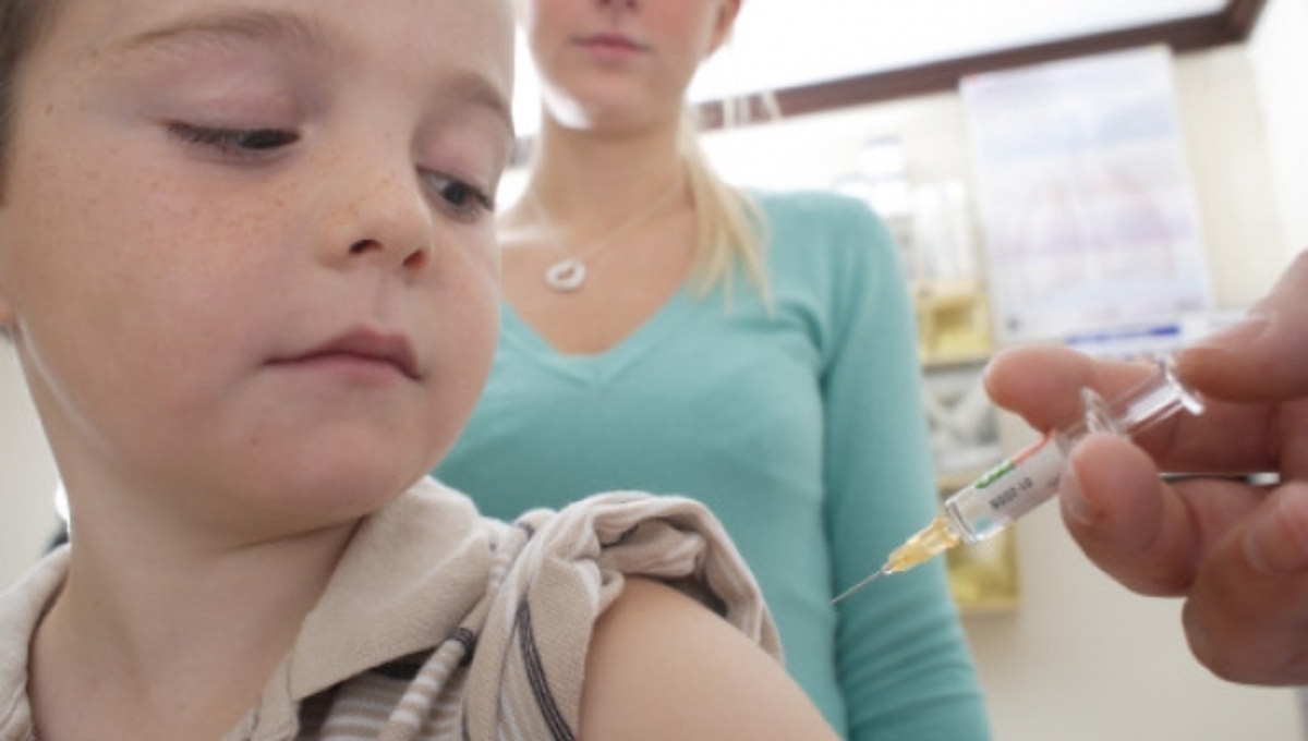 Στοιχεία ΣΟΚ από τον ΙΣΑ: δεν εμβολιάζουν τα παιδιά τους γιατί είναι άνεργοι