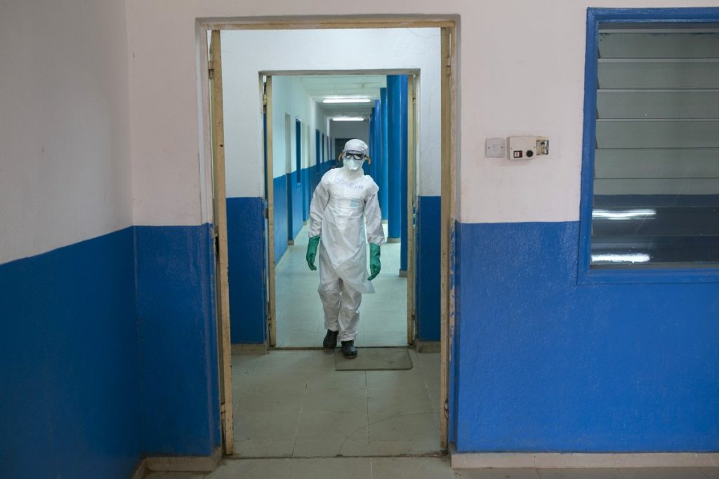 Ανάρρωσε ο Ιταλός γιατρός που είχε προσβληθεί με Έμπολα στη Σιέρα Λεόνε