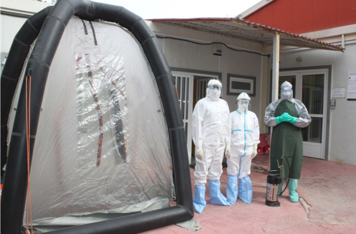 Έμπολα: Στη δημοσιότητα φωτογραφίες από την άσκηση ετοιμότητας στο Φλέμινγκ
