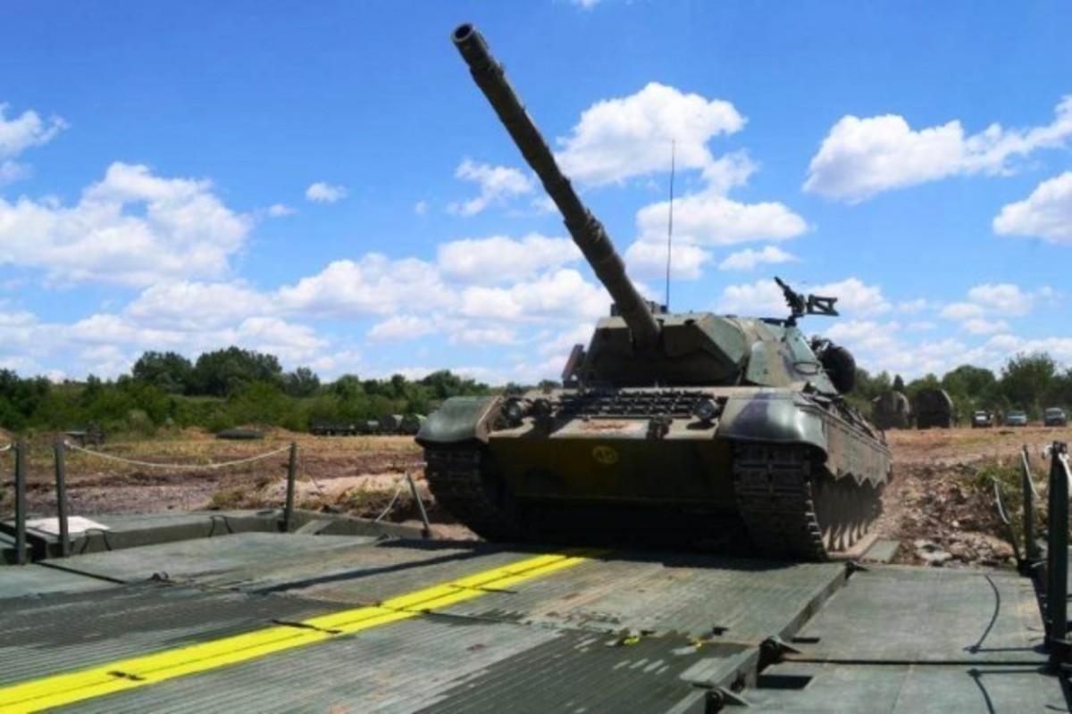 Βίαια διάβαση ποταμού με άρματα στον Έβρο – Απίθανες ΦΩΤΟ