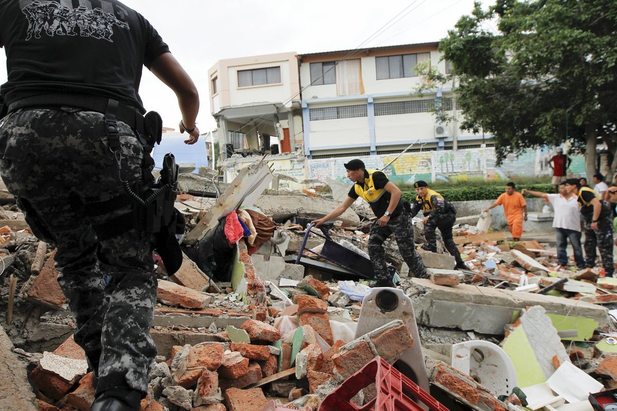 Σεισμός στο Εκουαδόρ: 235 οι νεκροί, 1500 τραυματίες από τα φονικά 7,8 Ρίχτερ