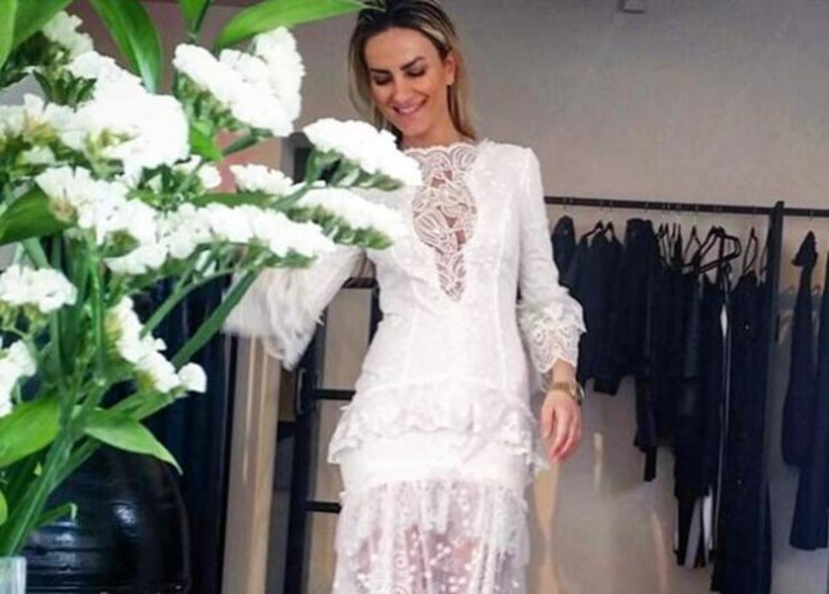 Έφη Παπαϊωάννου: H χήρα του Άντη Χατζηκωστή χαμογελά ξανά και μας δείχνει τον γιο της στην κούνια του!