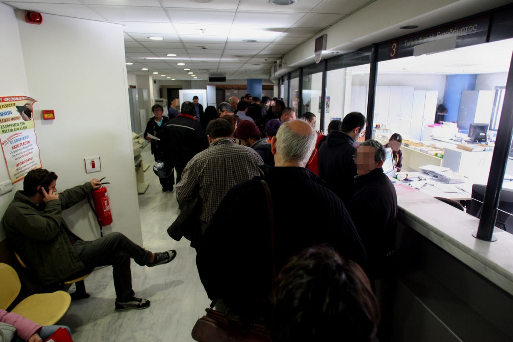 Μετρητά τέλος σε όλες τις συναλλαγές – Τα ”δώρα” για πληρωμές μέσω καρτών – Το πείραμα με την μισθοδοσία των Δημοσίων Υπαλλήλων