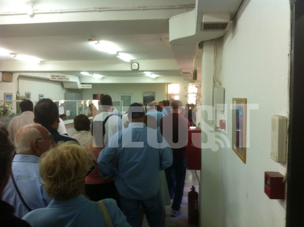 Χαμός σήμερα στις εφορίες – Δόθηκε διήμερη παράταση