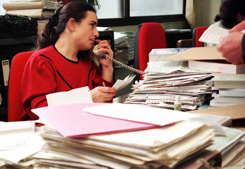 Φορολογούμενος πήγε στην εφορία και πλήρωσε 14 εκατ. ευρώ χρέη