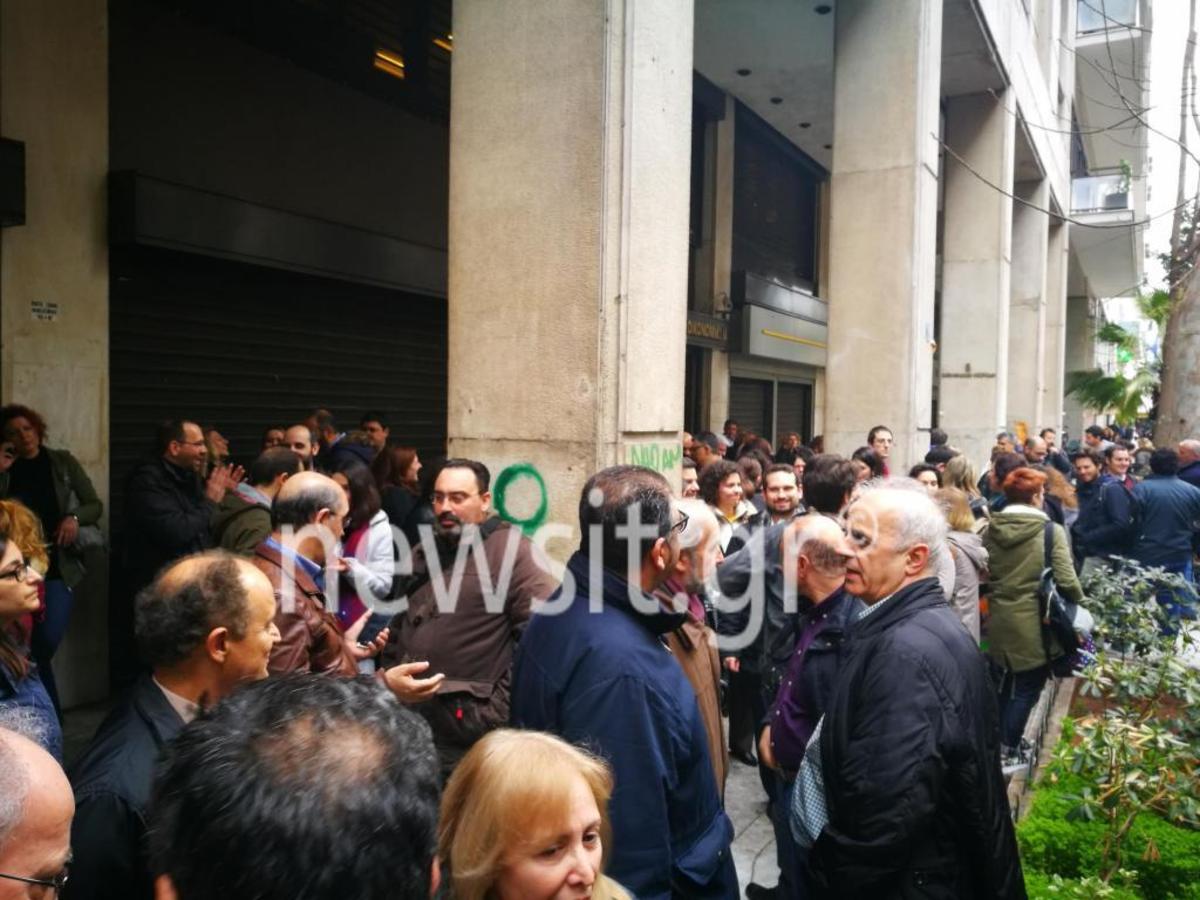 Συγκέντρωση διαμαρτυρίας εφοριακών στο υπουργείο Οικονομικών [pics, vid]