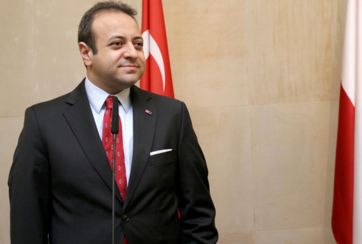 Μπαγίς σε ευρωβουλευτή: “Βάλε την εκεί που ξέρεις” – Βίντεο