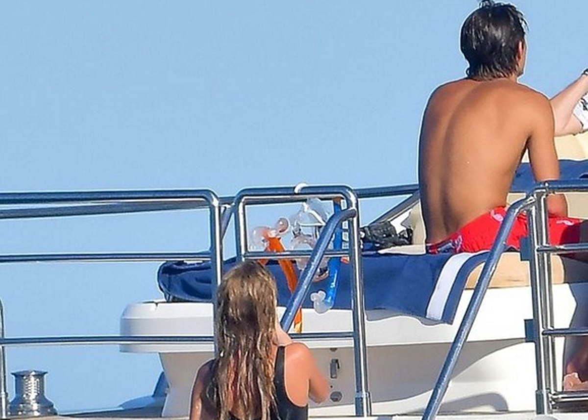 Κυκλοφορεί ήδη με άλλη σύντροφο ένα μήνα μετά το χωρισμό του με την ηθοποιό!