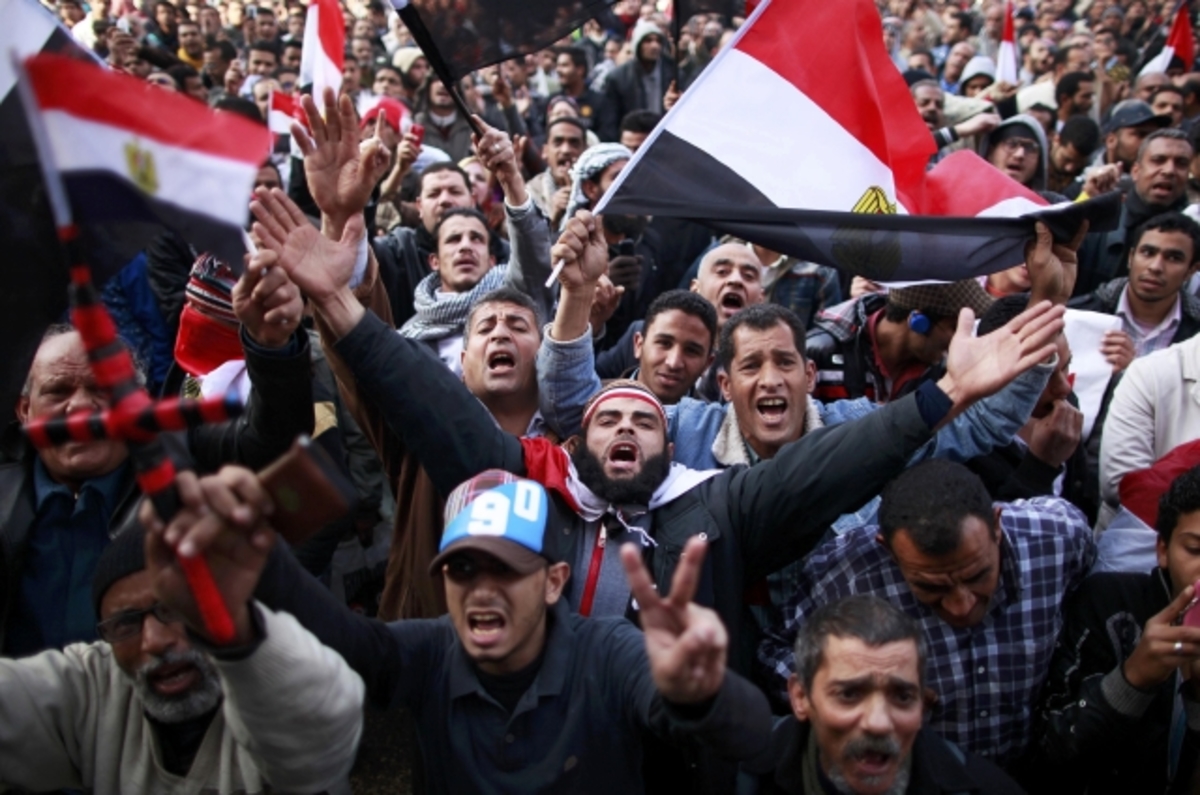 Ένας χρόνος από την επανάσταση κατά Μουμπάρακ – Η Ταχρίρ γέμισε ξανά (ΦΩΤΟ)
