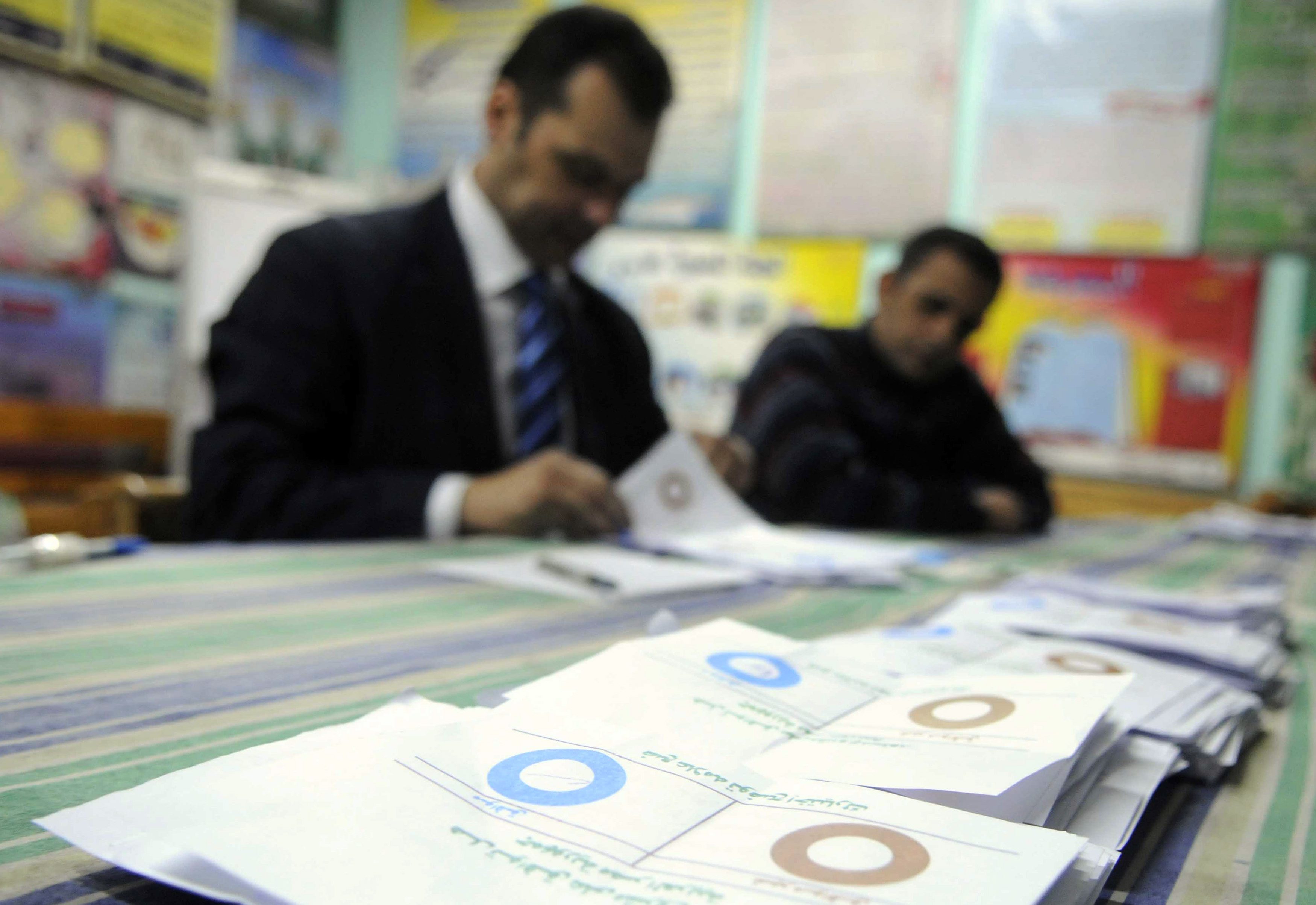 Αίγυπτος: Καταγγέλλουν παρατυπίες και ζητούν να γίνει από την αρχή το δημοψήφισμα