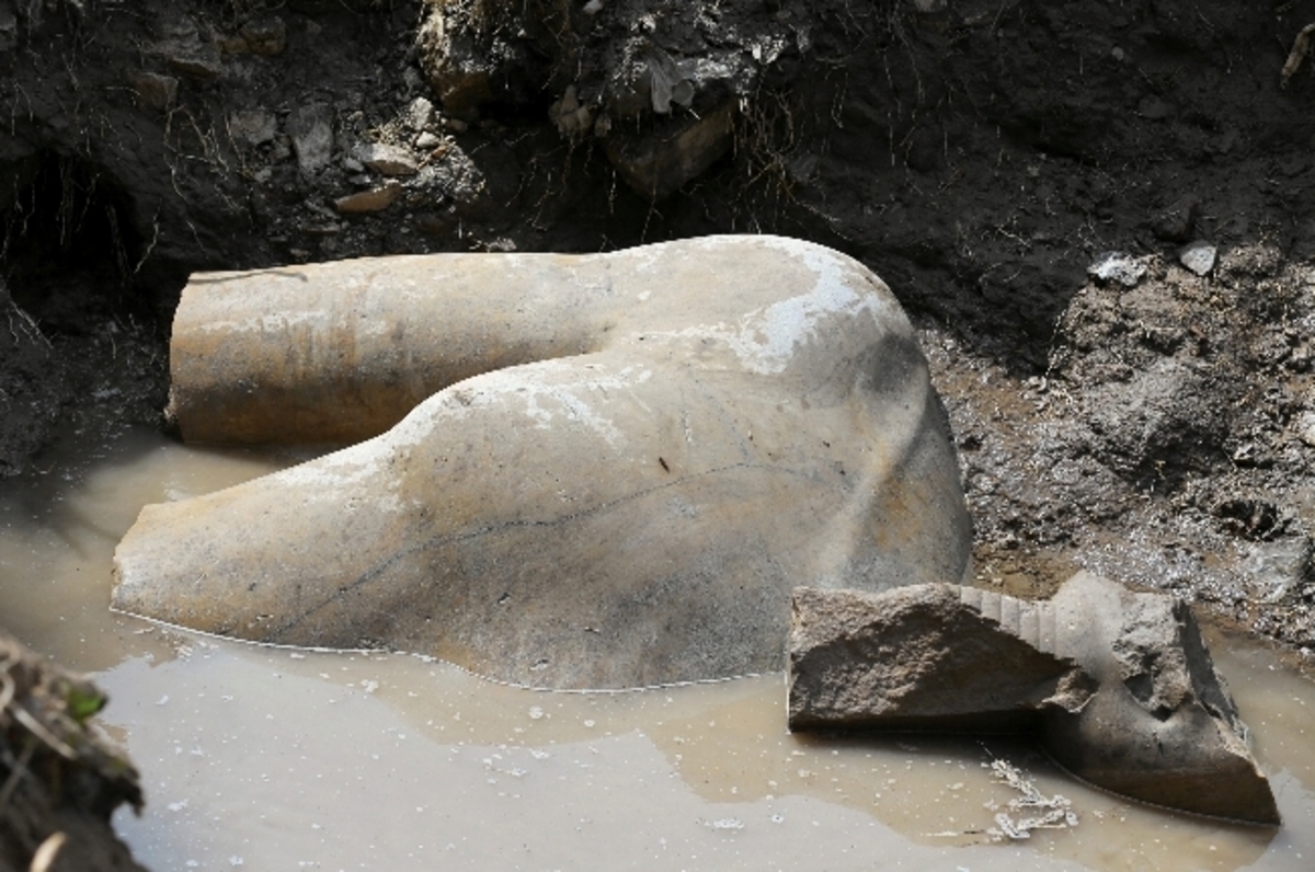 Παγκόσμιος θαυμασμός για την σπουδαία αρχαιολογική ανακάλυψη – Το άγαλμα του Φαραώ που “κοιμόταν” επί 3.000 χρόνια