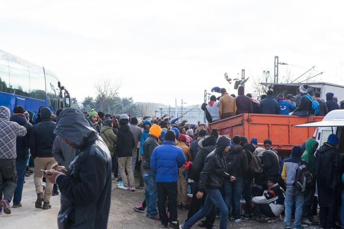 Στην Ειδομένη μεταλλωρύχοι της Χαλκιδικής! Πρόσφεραν βοήθεια στους μετανάστες – ΒΙΝΤΕΟ