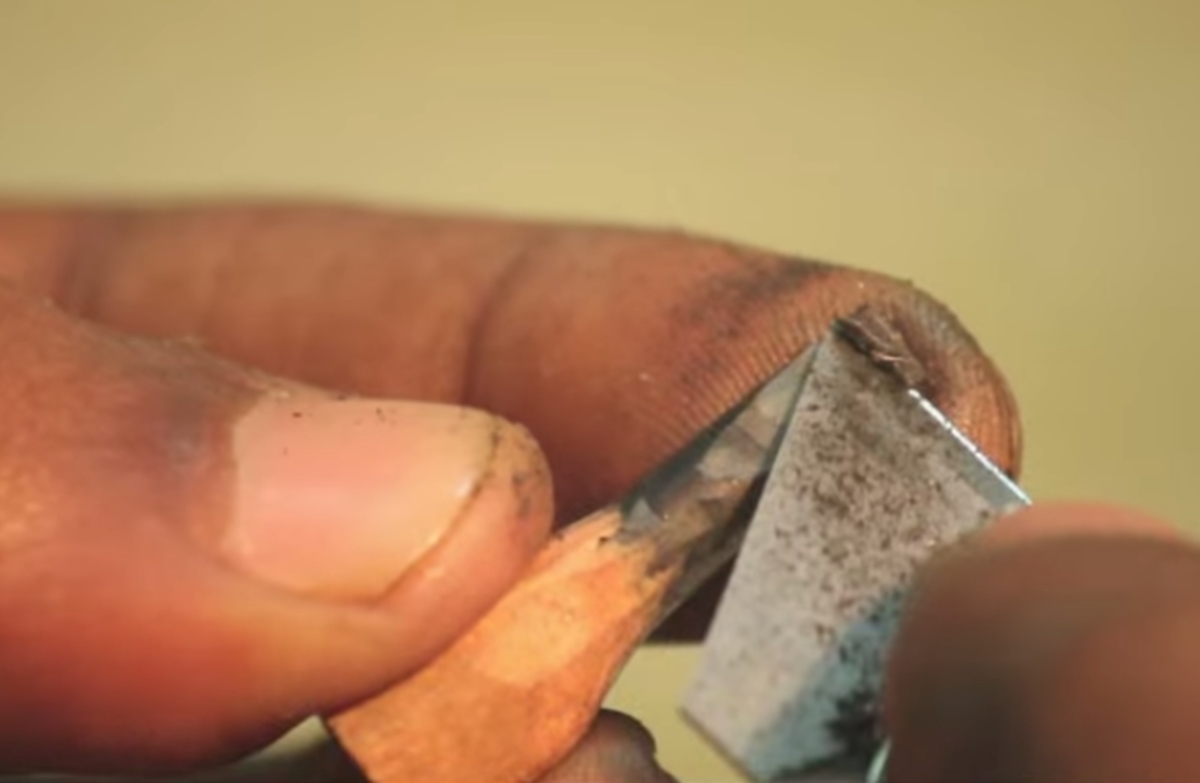 Δείτε τι φτιάχνει αυτός ο καλλιτέχνης με ένα μολύβι! (βίντεο)