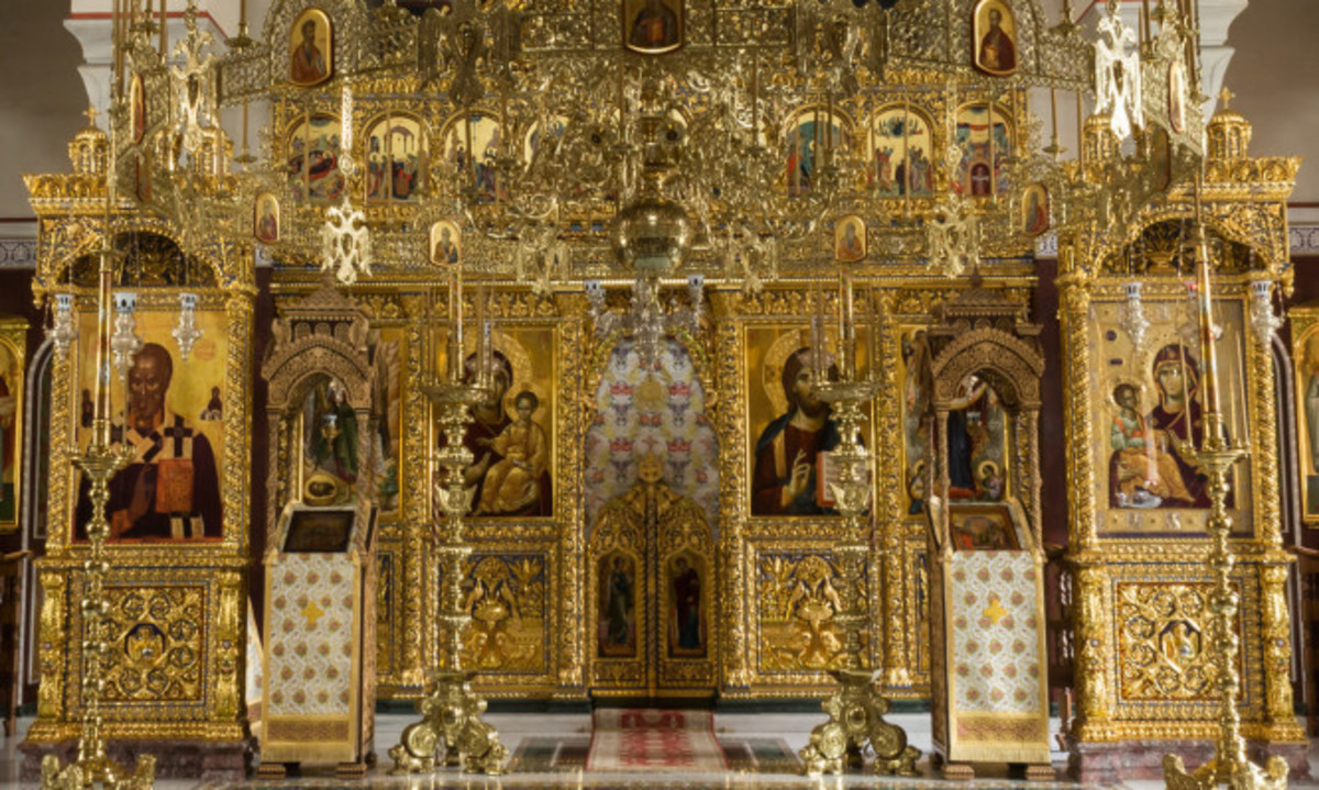 Πώς προσκυνούμε τις εικόνες στην εκκλησία, και με ποια σειρά;