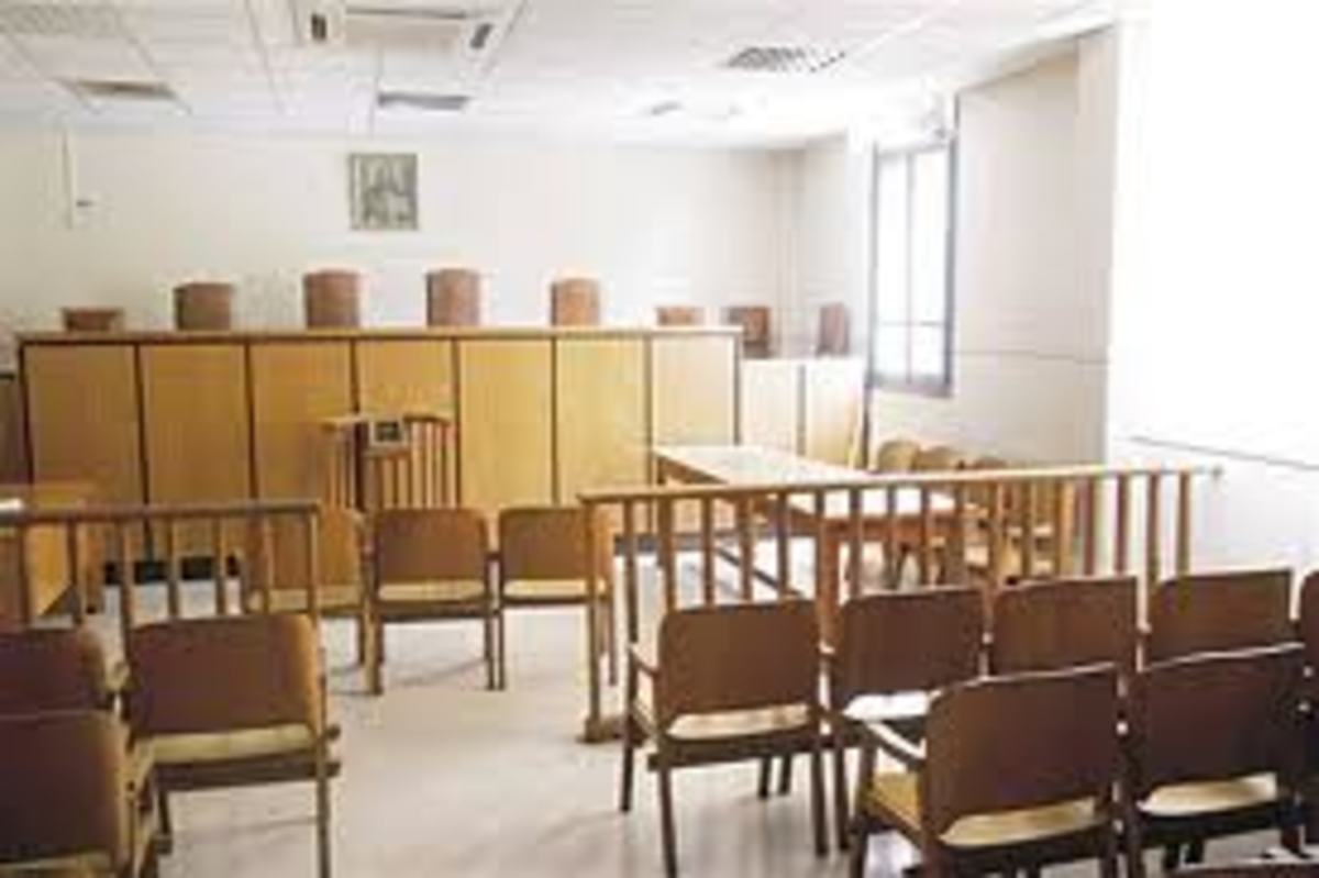 Πάτρα: Δικηγόρος ξεφτίλισε τον μάρτυρά του στο δικαστήριο – “Είσαι ηλίθιος, είσαι μ@λ@κ@ς”