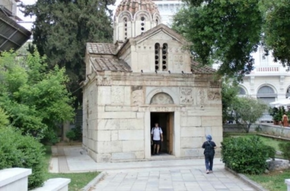 Άγιος Ελευθέριος: Εορτάζει το ιστορικό εκκλησάκι στην πλατεία Μητροπόλεως