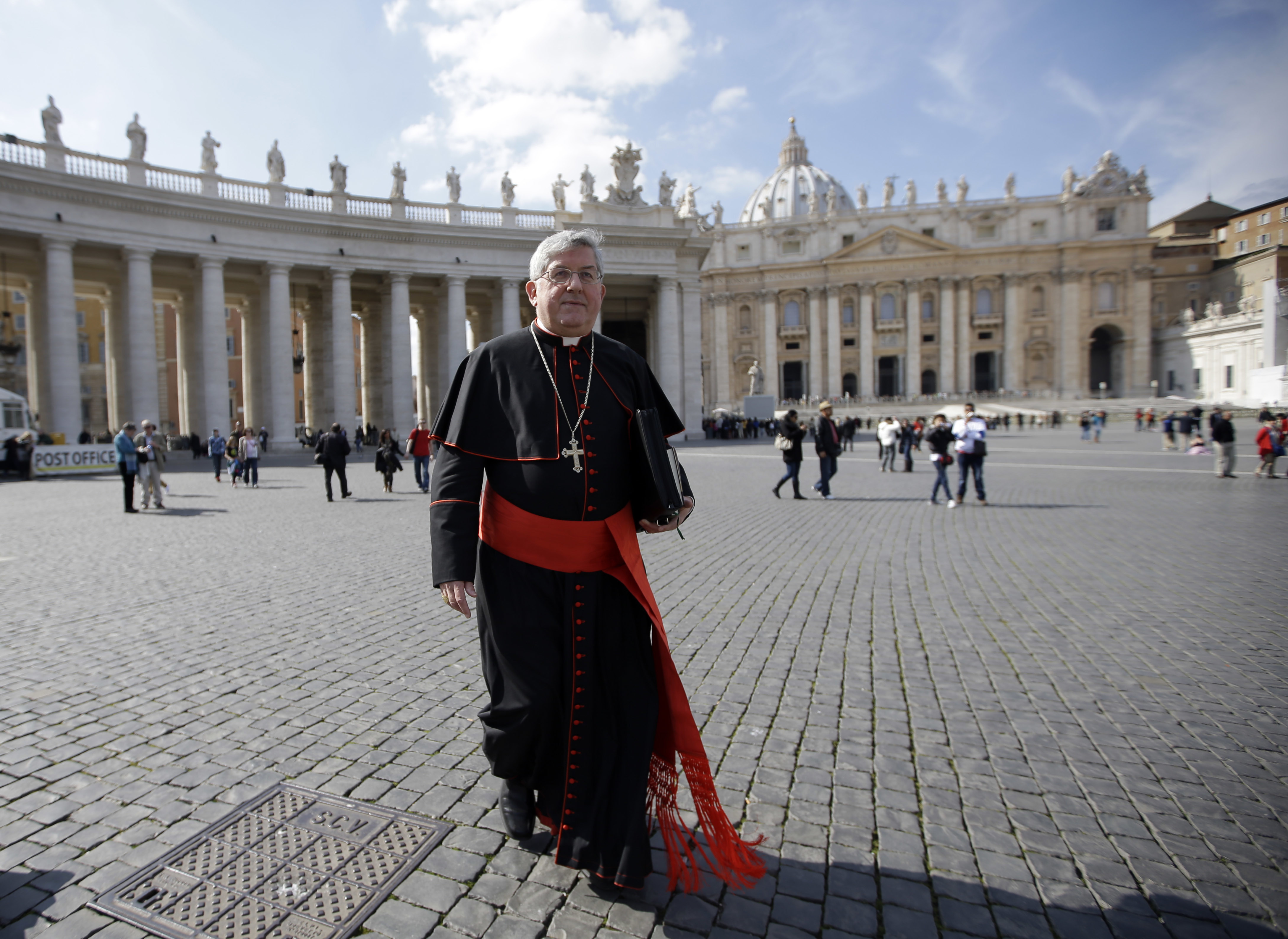 115 καρδινάλιοι εκλέγουν την Τρίτη τον νέο Πάπα