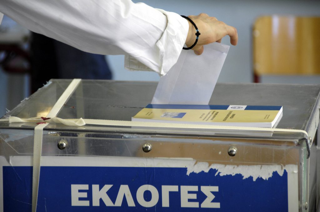 Bloomberg: Οι εκλογές θα κρίνουν τη μοίρα της Ελλάδας στο ευρώ