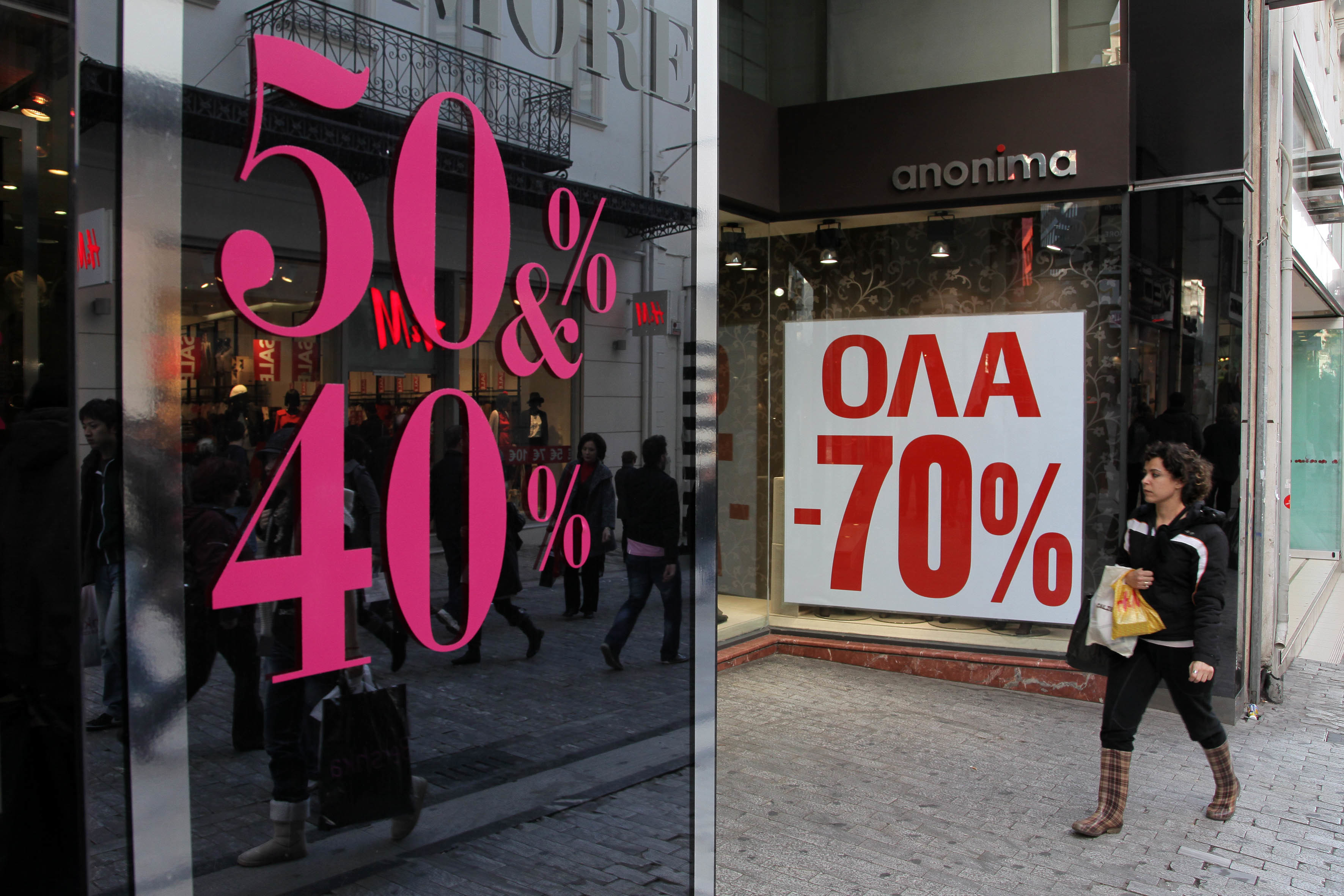 “Μαύρες” εκπτώσεις για τους εμπόρους – Τώρα περιμένουν από τις προσφορές