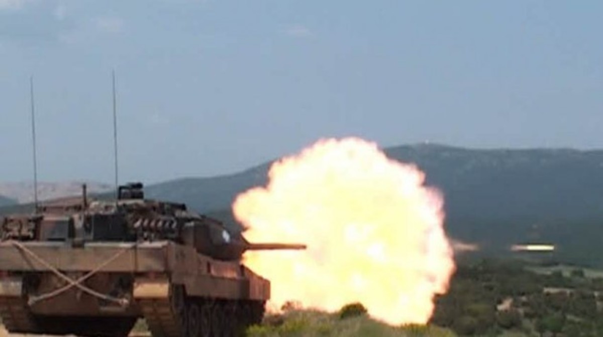 Παραλίγο έκρηξη σε άρμα μάχης!