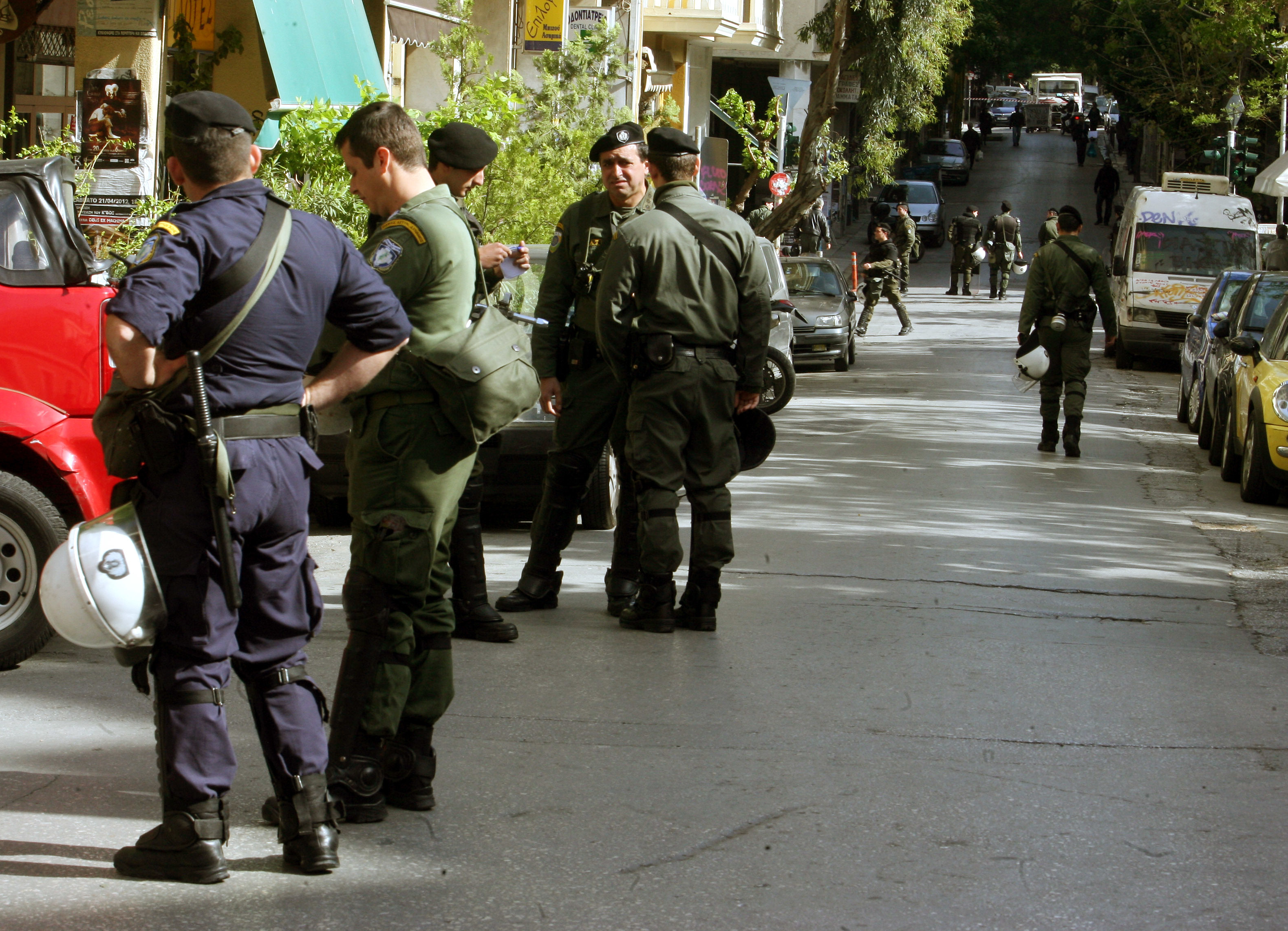 Ετοιμάζουν χτύπημα οι τρομοκράτες ίσως και κατά πολιτικού προσώπου – Το κόλπο των τσιλιαδόρων και το ξύλινο ομοίωμα εκρηκτικού μηχανισμού