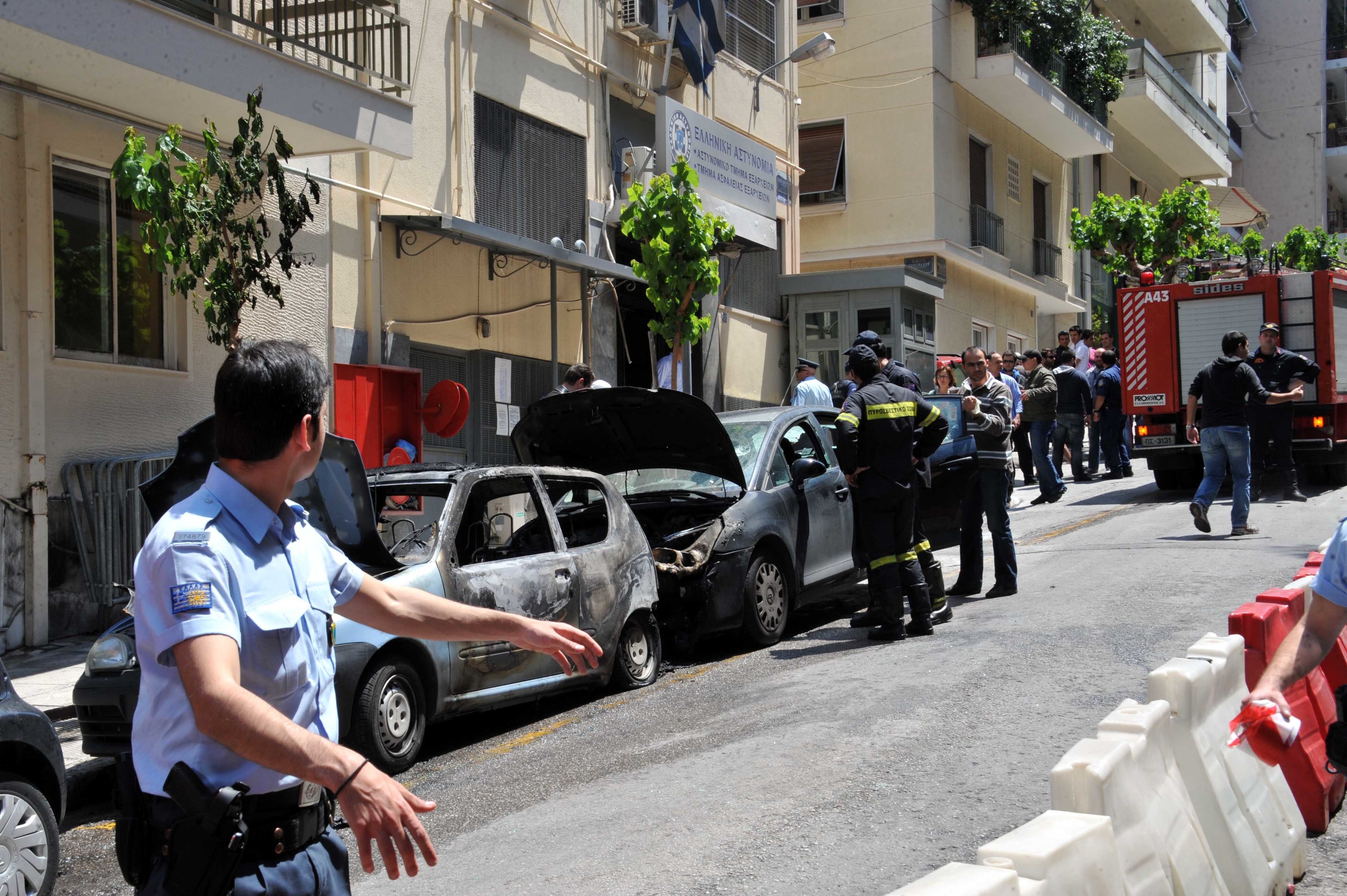 Τρεις πολίτες κάηκαν στο κέντρο της Αθήνας όμως  καμία σύλληψη καμία προσαγωγή