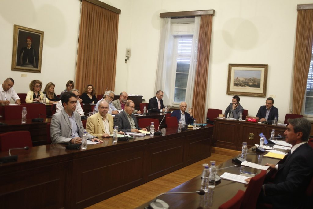 Βουλή: Πόσα είναι τα δάνεια κομμάτων και ΜΜΕ στην Πειραιώς