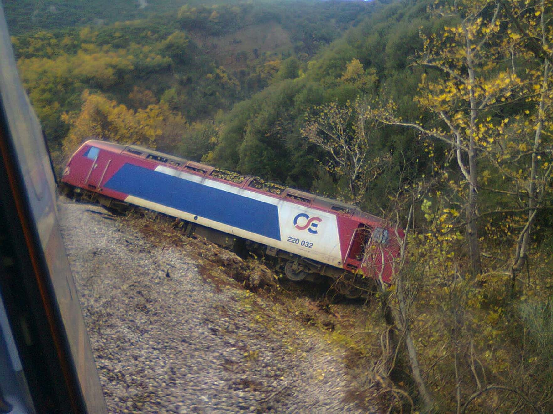 Κατολίσθηση εκτροχίασε βαγόνια στη γραμμή Αθήνα-Θεσσαλονίκη – Σώο όλο το προσωπικό
