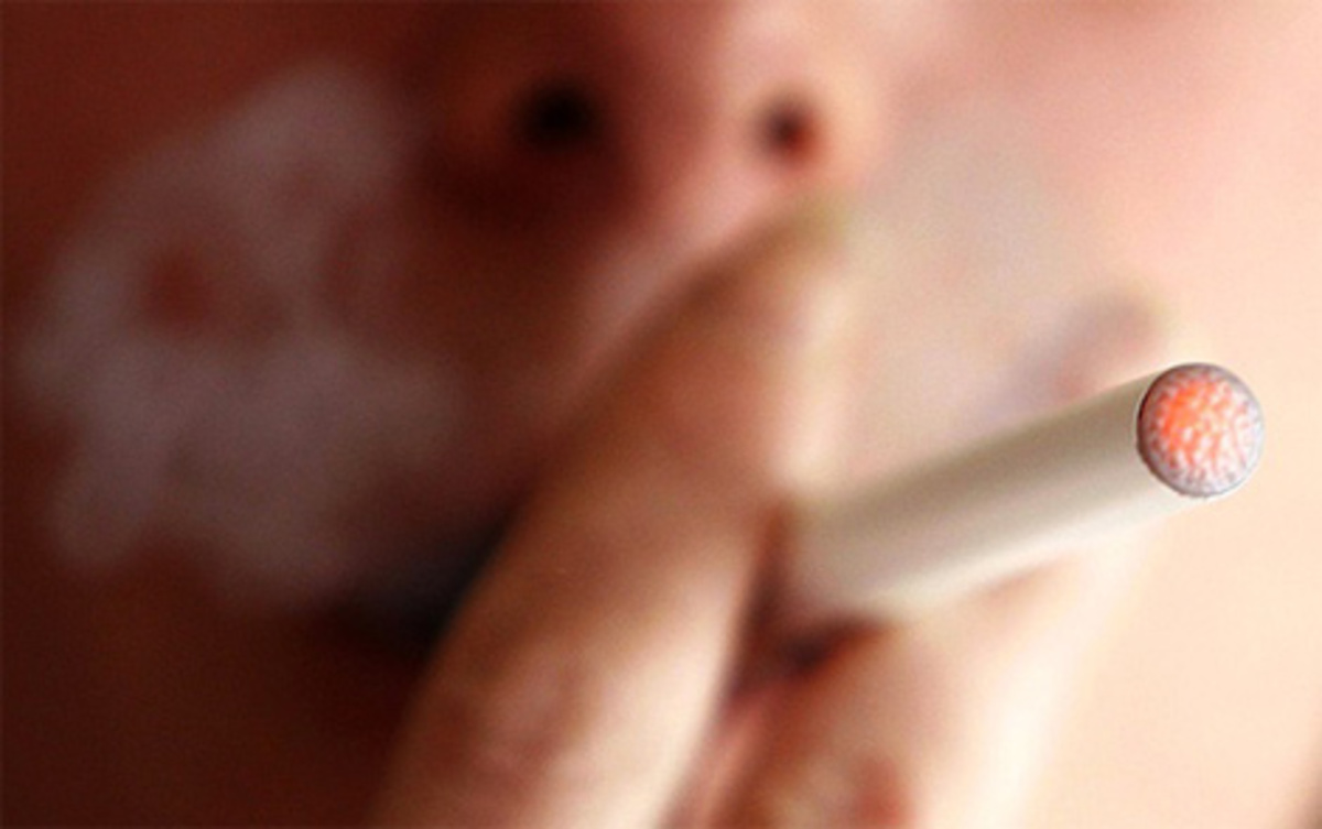 Ηλεκτρονικό τσιγάρο εξερράγη στο στόμα άντρα – Έχασε τα δόντια του και μέρος της γλώσσας
