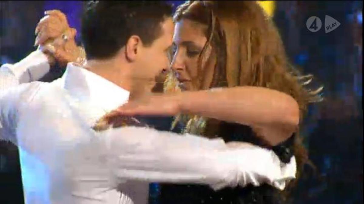 Αποθεώθηκε η Έλενα Παπαρίζου στον πρώτο της χορό στο “Let’s dance”! Δείτε τη βαθμολογική κατάταξη των συμμετεχόντων