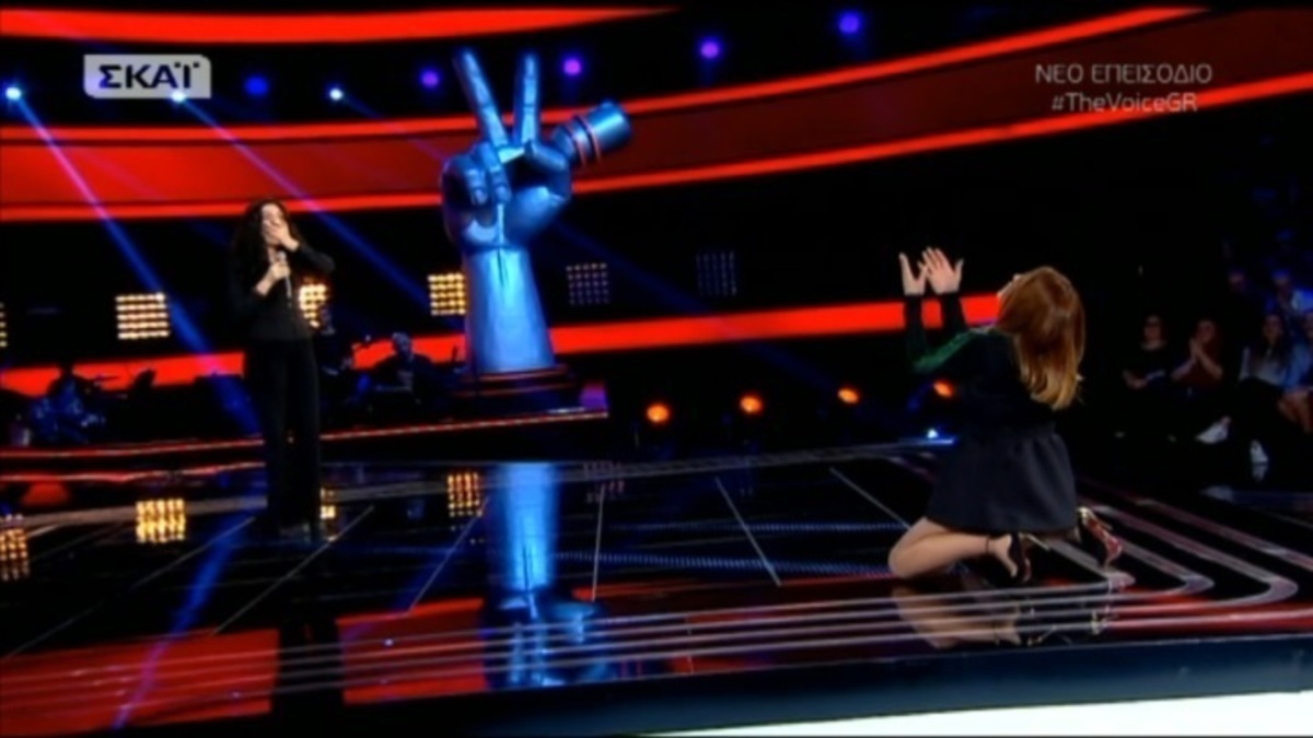 Γονάτισε στο πλατό του Voice η Παπαρίζου! Ανατρίχιασε με την ερμηνεία της 20χρονης!