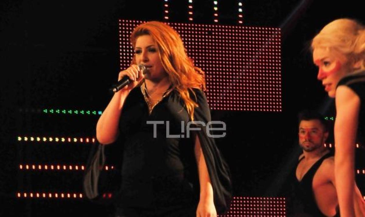 Άναψε φωτιές στο The Voice με τη σέξι εμφάνισή της η Έλενα Παπαρίζου!