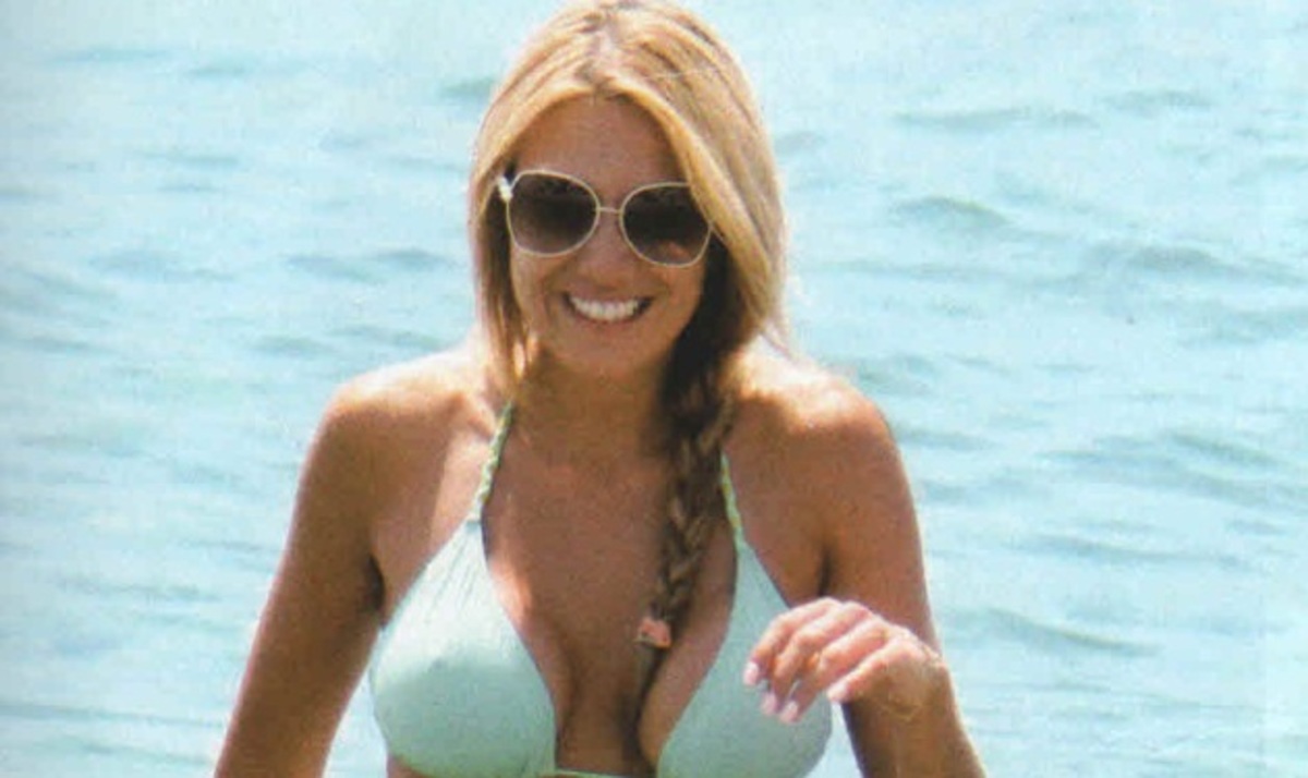 Ε. Παπαβασιλείου: Σέξι εμφάνιση στην παραλία!